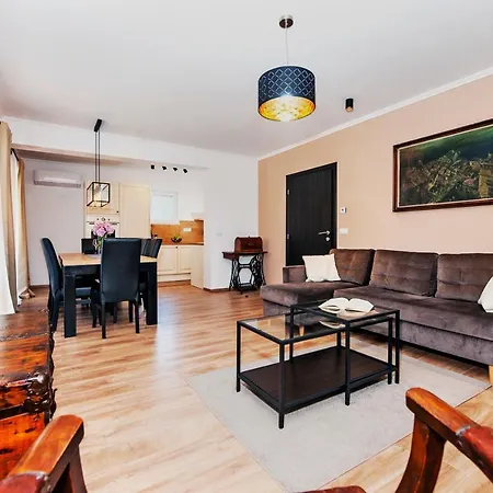 Apartment Miral *